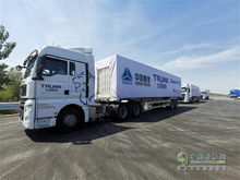 東風(fēng) 重汽 福田同臺(tái)亮相 國(guó)內(nèi)首次商用車列隊(duì)跟馳驗(yàn)證完成
